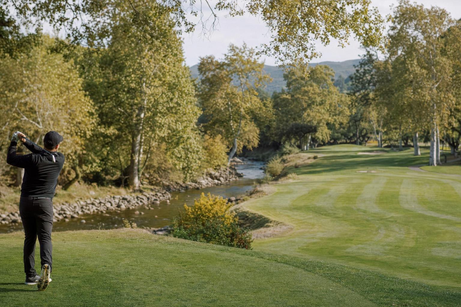A fairway bending along a riverbed lined with cottonwoods (AI-generated image)
